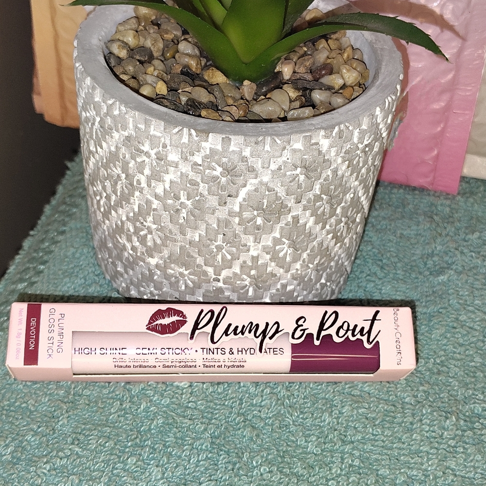 Plump & Pout Lipstick in Devotion